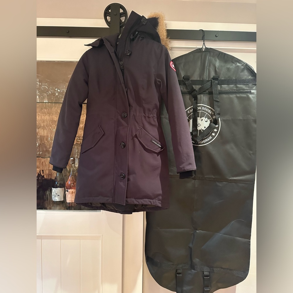 Navy Women’s Canada Goose Parka